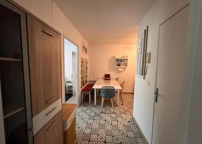 Joli T1 Avec Balcon Et Parking Privatunterkunft Montévrain