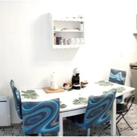 Séjour chez l'habitant Joli T1 Avec Balcon Et Parking